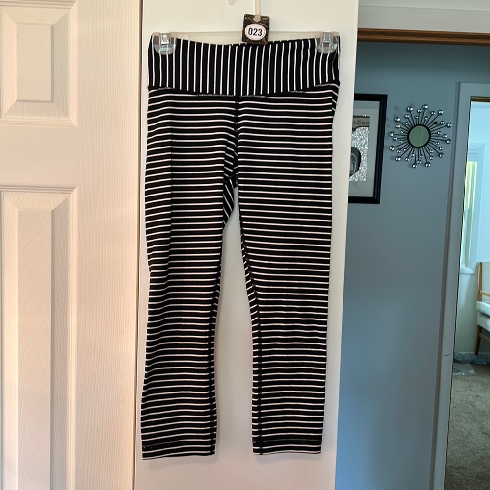 Lululemon Capri joggers nwt O small